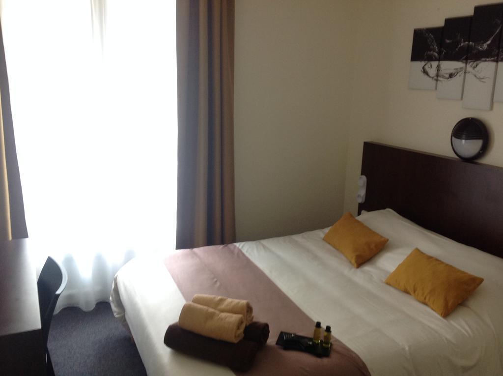 Hotel De La Paix Caen Bilik gambar